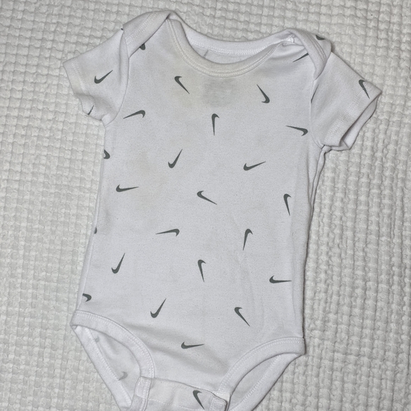 Nike Baby Onesies Bundle (5) - Picture 10 of 10